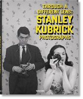 Stanley Kubrick Photographs. Through a Different Lens Авт: Luc Sante Вид-во: Taschen