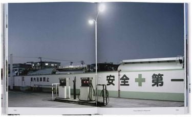 Its a Gas! The Allure of the Gas Station Авт: Robert Klanten Sally Fuls Sascha Friesike Вид-во: Gestalten - фото 4