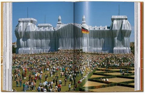 Christo and Jeanne-Claude – 40th Anniversary Edition (English, multilingual and German Edition) - фото 2