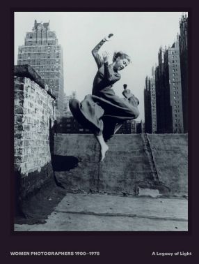 Women Photographers 1900 - 1975 Авт: Helen Ennis Вид-во: Thames and Hudson Women Photographers 1900 - 1975 Авт: Helen Ennis Вид-во: Thames and Hudson - Мистецтво та Культура